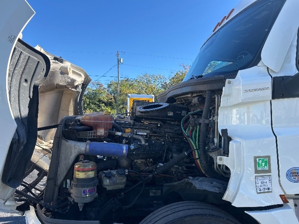 Sleeper Tractor-Heavy Duty Tractors-Freightliner-2022-T12664ST-Louisville-KY-545,251\n\t\tmiles-$ 73,250 - Image 21