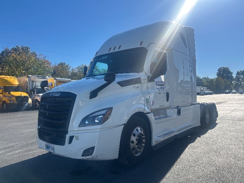 Sleeper Tractor-Heavy Duty Tractors-Freightliner-2022-T12664ST-Louisville-KY-545,251\n\t\tmiles-$ 73,250 - Image 3