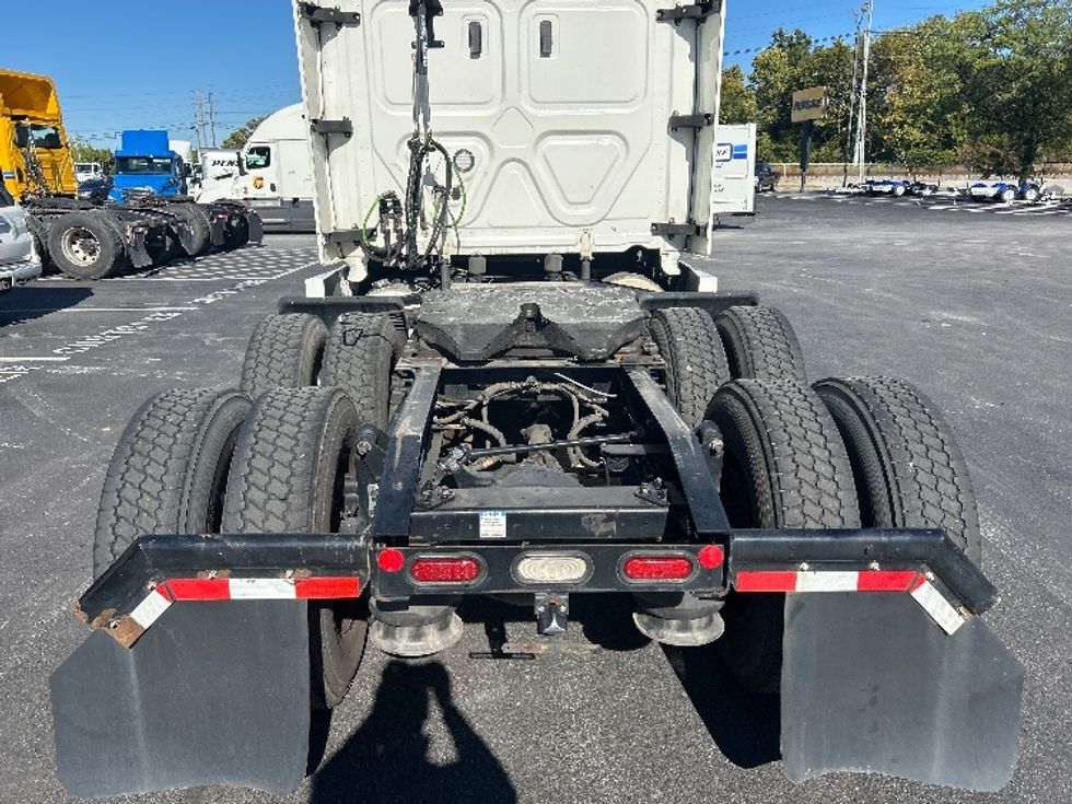 Sleeper Tractor-Heavy Duty Tractors-Freightliner-2022-T12664ST-Louisville-KY-545,251\n\t\tmiles-$ 73,250 - Image 6