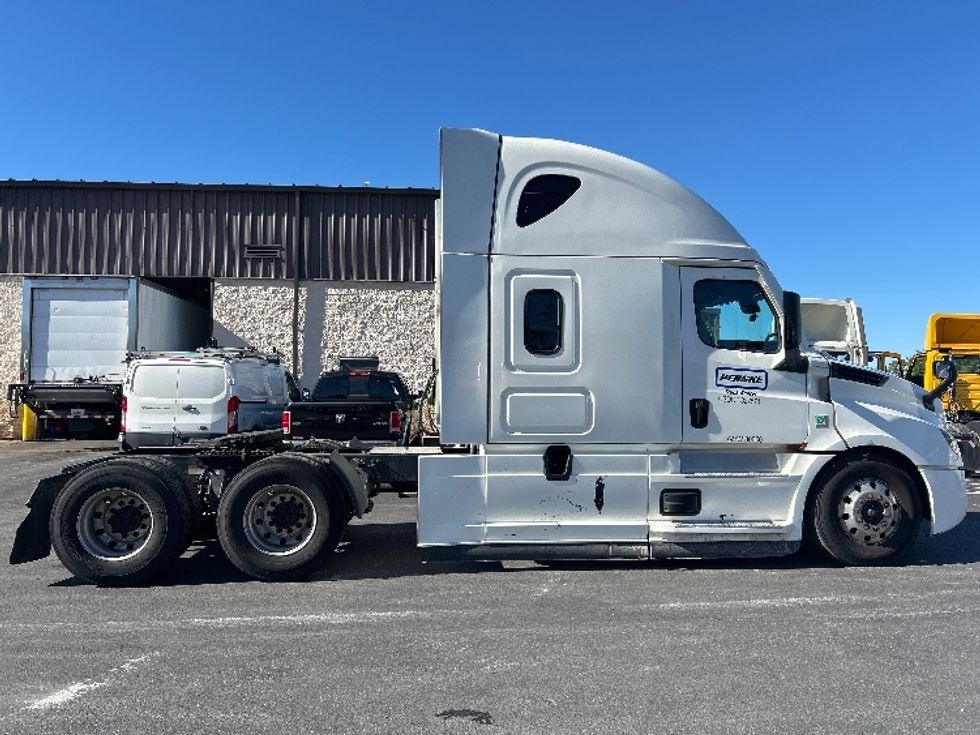 Sleeper Tractor-Heavy Duty Tractors-Freightliner-2022-T12664ST-Louisville-KY-545,251\n\t\tmiles-$ 73,250 - Image 8