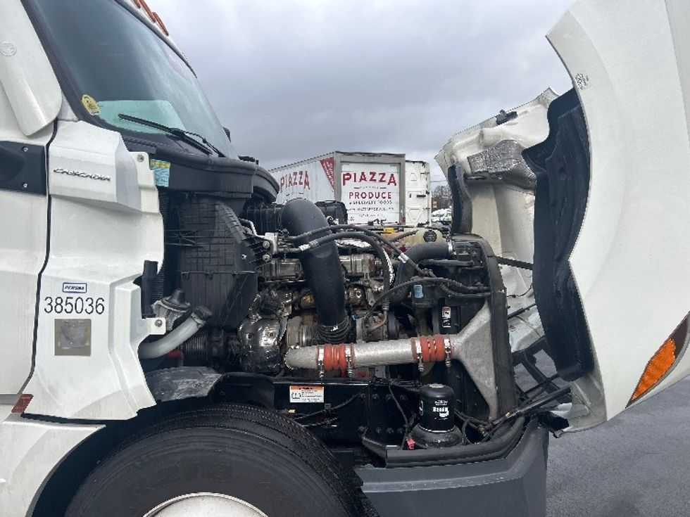 Sleeper Tractor-Heavy Duty Tractors-Freightliner-2022-T12664ST-Louisville-KY-576,662\n\t\tmiles-$ 57,500 - Image 20