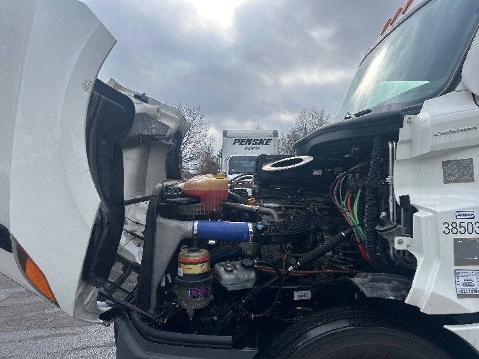 Sleeper Tractor-Heavy Duty Tractors-Freightliner-2022-T12664ST-Louisville-KY-576,662\n\t\tmiles-$ 57,500 - Image 21