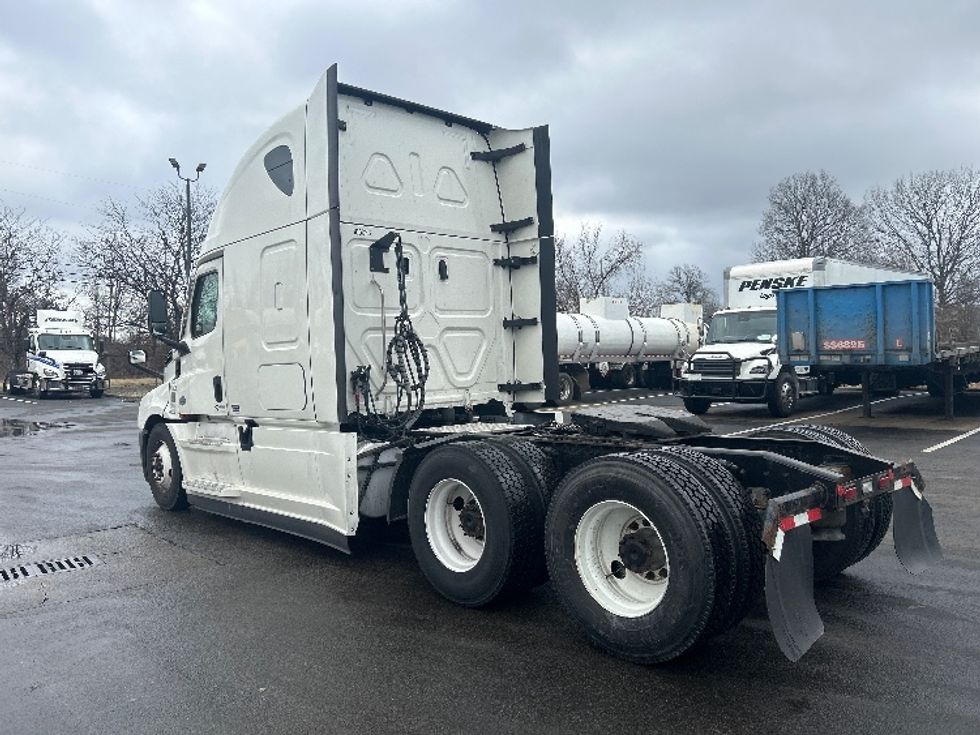Sleeper Tractor-Heavy Duty Tractors-Freightliner-2022-T12664ST-Louisville-KY-576,662\n\t\tmiles-$ 57,500 - Image 5