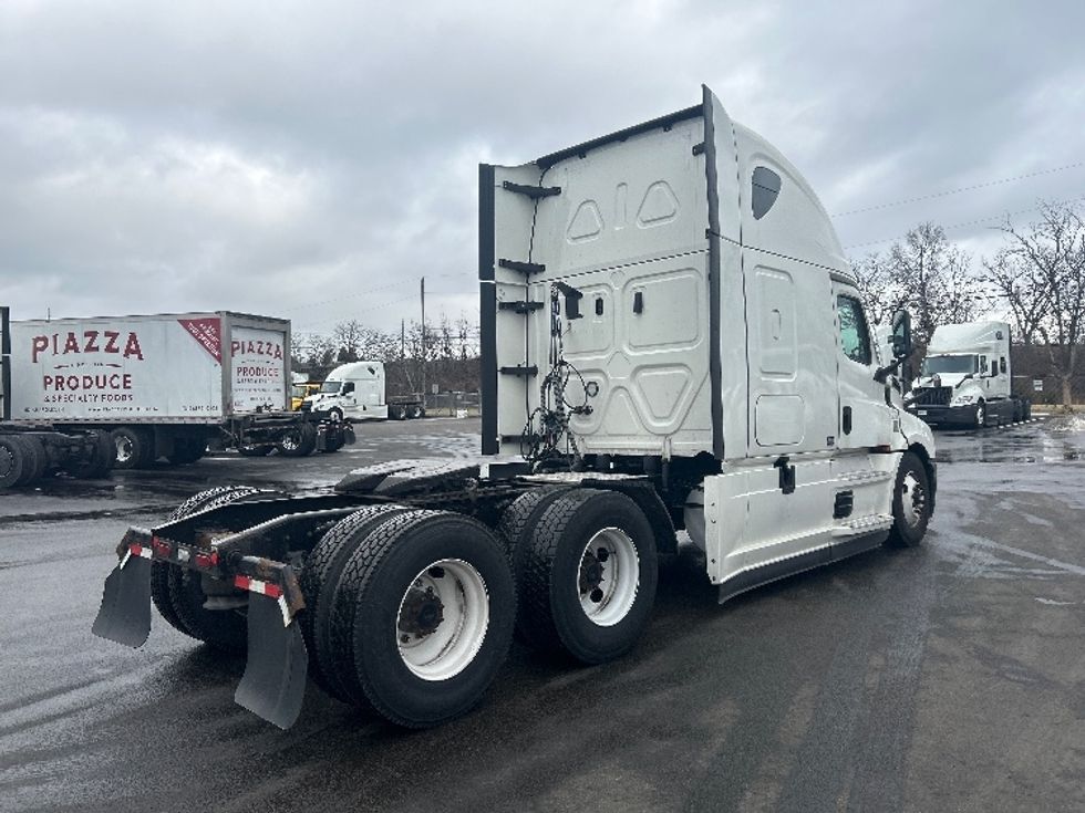 Sleeper Tractor-Heavy Duty Tractors-Freightliner-2022-T12664ST-Louisville-KY-576,662\n\t\tmiles-$ 57,500 - Image 7