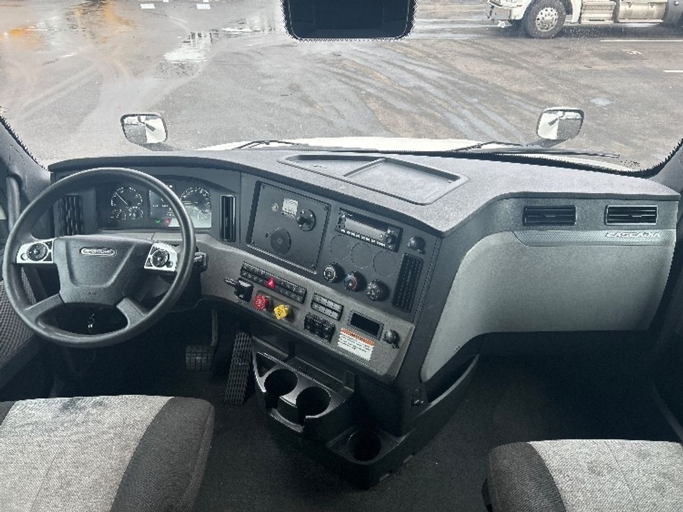 Sleeper Tractor-Heavy Duty Tractors-Freightliner-2022-T12664ST-Louisville-KY-595,095\n\t\tmiles-$ 55,750 - Image 12