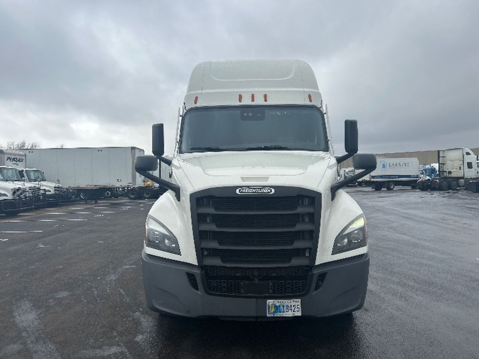 Sleeper Tractor-Heavy Duty Tractors-Freightliner-2022-T12664ST-Louisville-KY-595,095\n\t\tmiles-$ 55,750 - Image 2