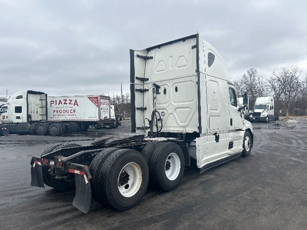 Sleeper Tractor-Heavy Duty Tractors-Freightliner-2022-T12664ST-Louisville-KY-595,095\n\t\tmiles-$ 55,750 - Image 7