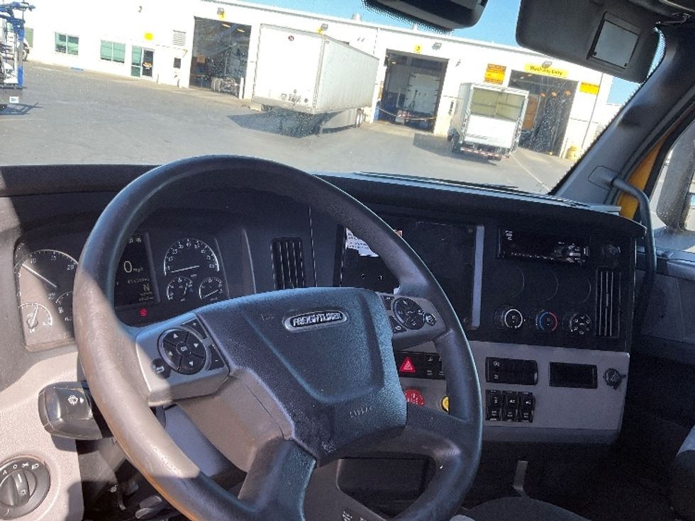 Sleeper Tractor-Heavy Duty Tractors-Freightliner-2022-T12664ST-Louisville-KY-619,340\n\t\tmiles-$ 55,000 - Image 10