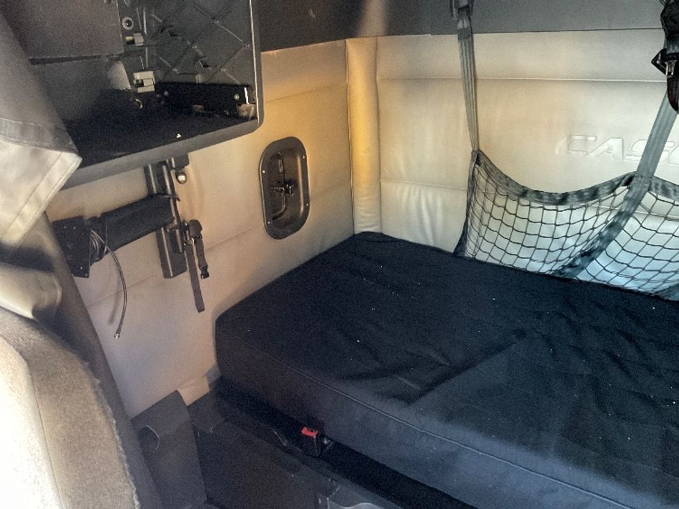 Sleeper Tractor-Heavy Duty Tractors-Freightliner-2022-T12664ST-Louisville-KY-619,340\n\t\tmiles-$ 55,000 - Image 19