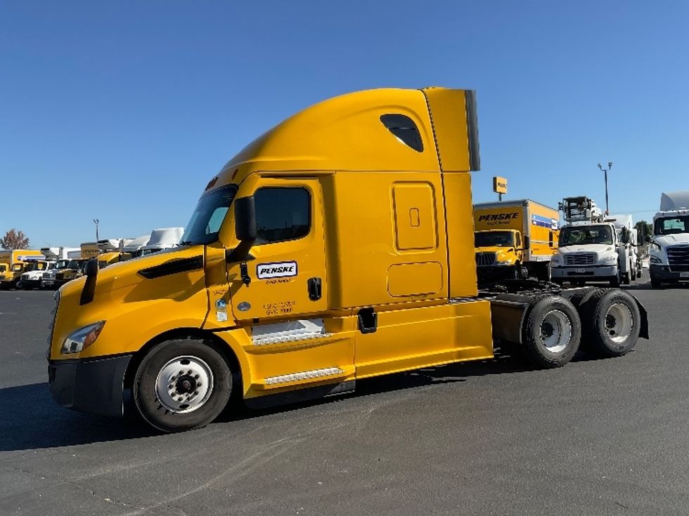 Sleeper Tractor-Heavy Duty Tractors-Freightliner-2022-T12664ST-Louisville-KY-619,340\n\t\tmiles-$ 55,000 - Image 4