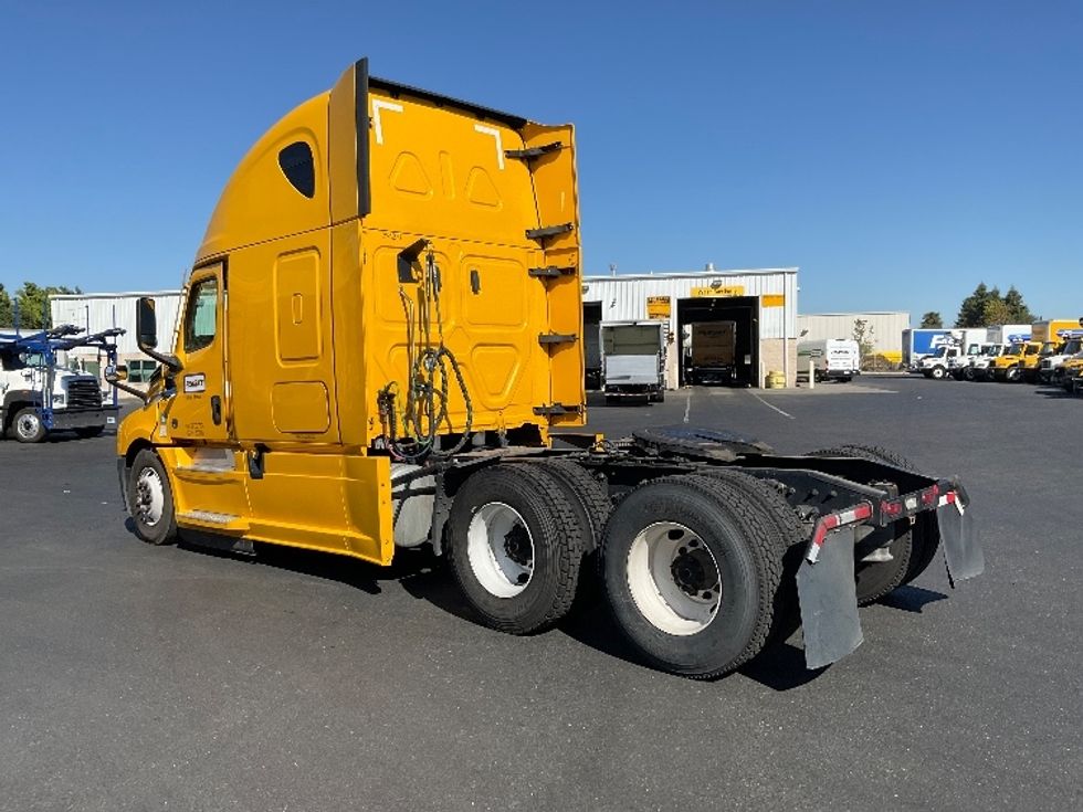 Sleeper Tractor-Heavy Duty Tractors-Freightliner-2022-T12664ST-Louisville-KY-619,340\n\t\tmiles-$ 55,000 - Image 5