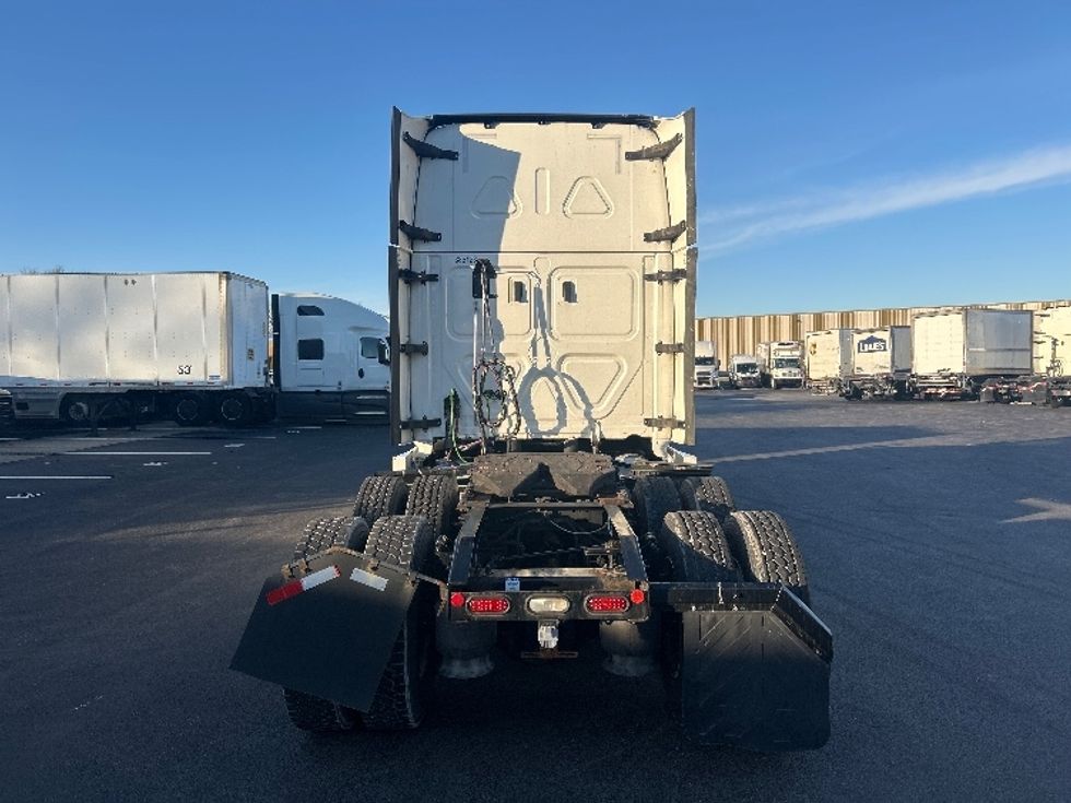 Sleeper Tractor-Heavy Duty Tractors-Freightliner-2022-T12664ST-Louisville-KY-660,551\n\t\tmiles-$ 49,500 - Image 6