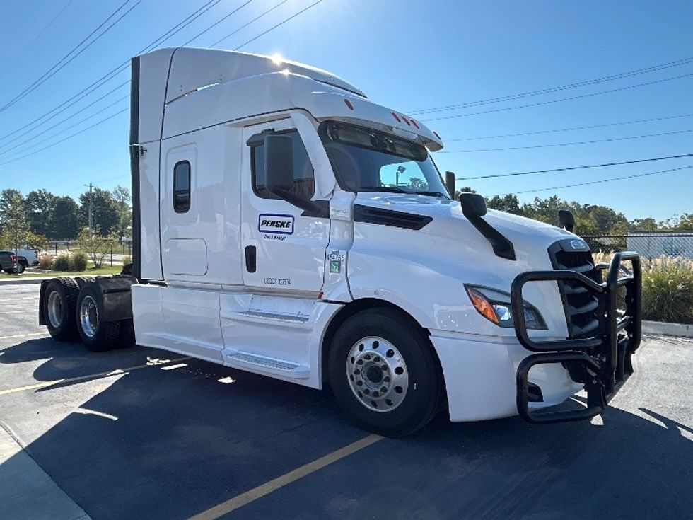 Sleeper Tractor-Heavy Duty Tractors-Freightliner-2022-T12664ST-Lowell-AR-385,072\n\t\tmiles-$ 91,250 - Image 1