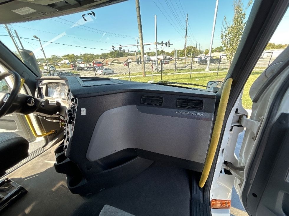 Sleeper Tractor-Heavy Duty Tractors-Freightliner-2022-T12664ST-Lowell-AR-385,072\n\t\tmiles-$ 91,250 - Image 13