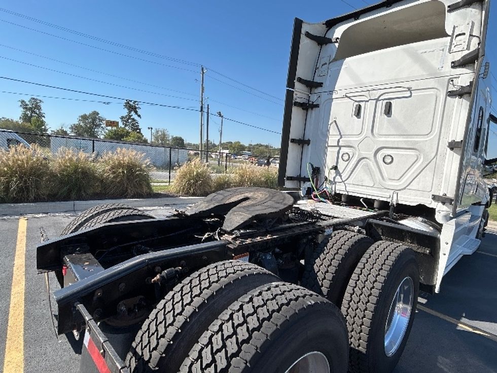 Sleeper Tractor-Heavy Duty Tractors-Freightliner-2022-T12664ST-Lowell-AR-385,072\n\t\tmiles-$ 91,250 - Image 20