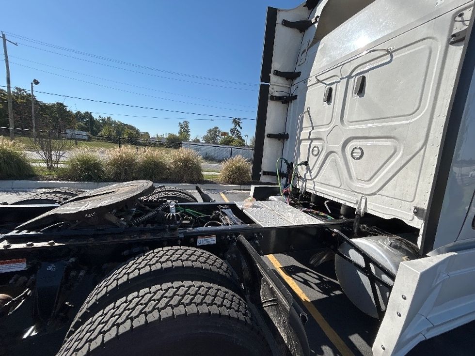 Sleeper Tractor-Heavy Duty Tractors-Freightliner-2022-T12664ST-Lowell-AR-385,072\n\t\tmiles-$ 91,250 - Image 21