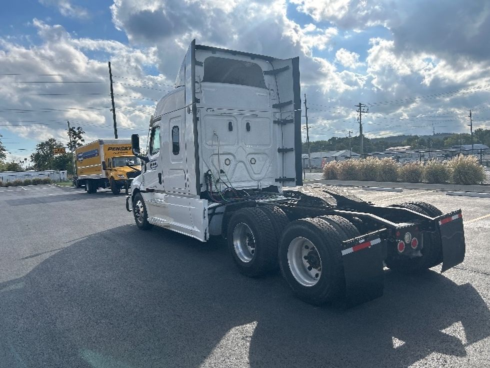 Sleeper Tractor-Heavy Duty Tractors-Freightliner-2022-T12664ST-Lowell-AR-385,072\n\t\tmiles-$ 91,250 - Image 5