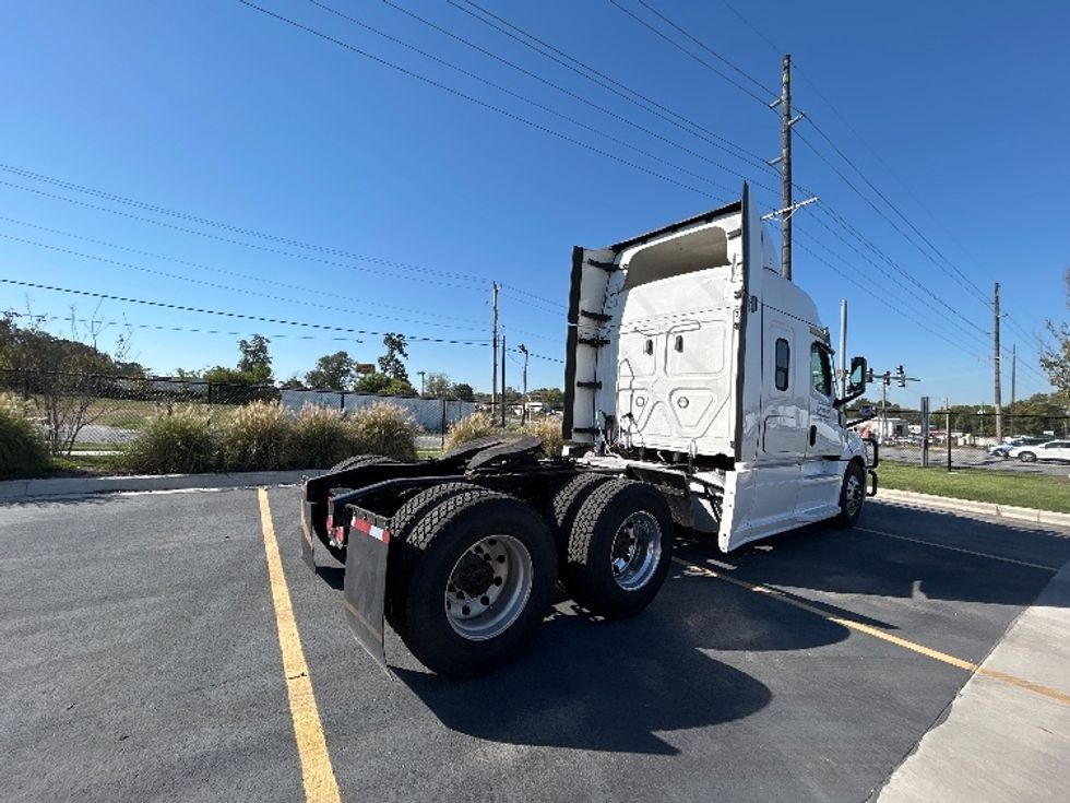 Sleeper Tractor-Heavy Duty Tractors-Freightliner-2022-T12664ST-Lowell-AR-385,072\n\t\tmiles-$ 91,250 - Image 7