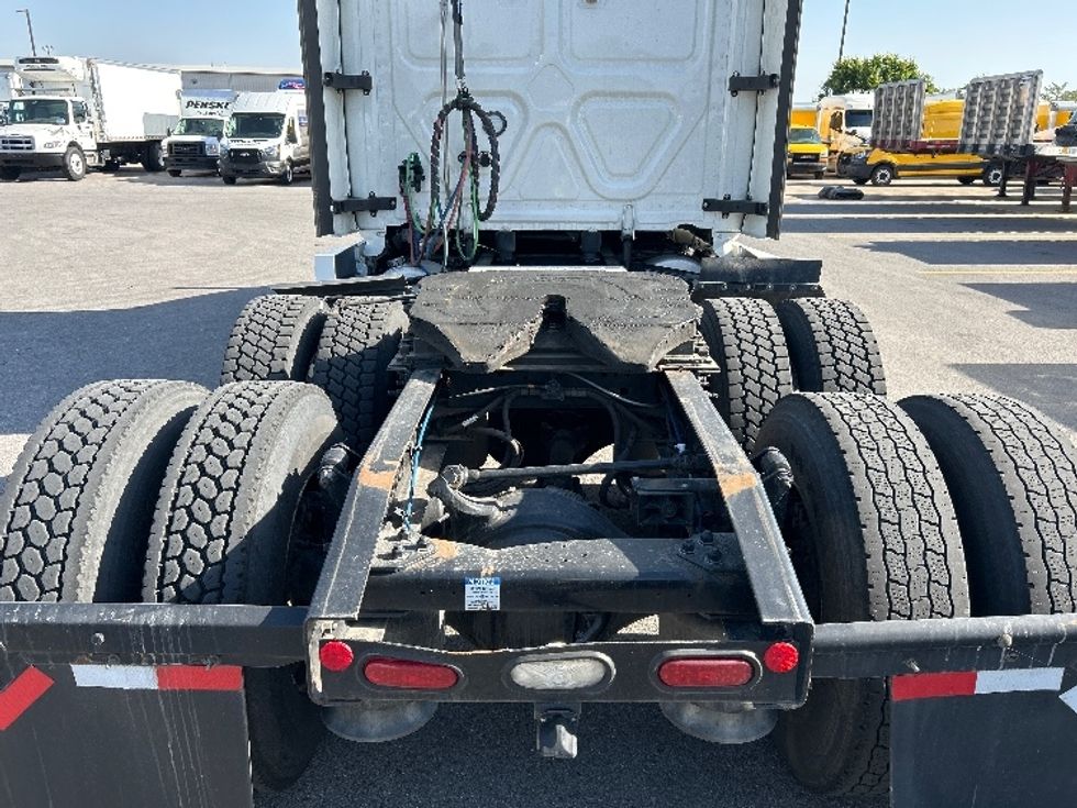 Sleeper Tractor-Heavy Duty Tractors-Freightliner-2022-T12664ST-Lowell-AR-401,597\n\t\tmiles-$ 83,000 - Image 6