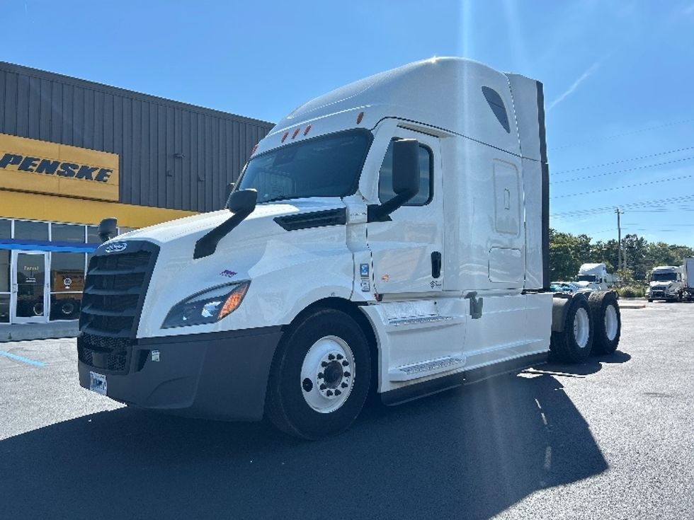 Sleeper Tractor-Heavy Duty Tractors-Freightliner-2022-T12664ST-Lowell-AR-403,362\n\t\tmiles-$ 81,000 - Image 1