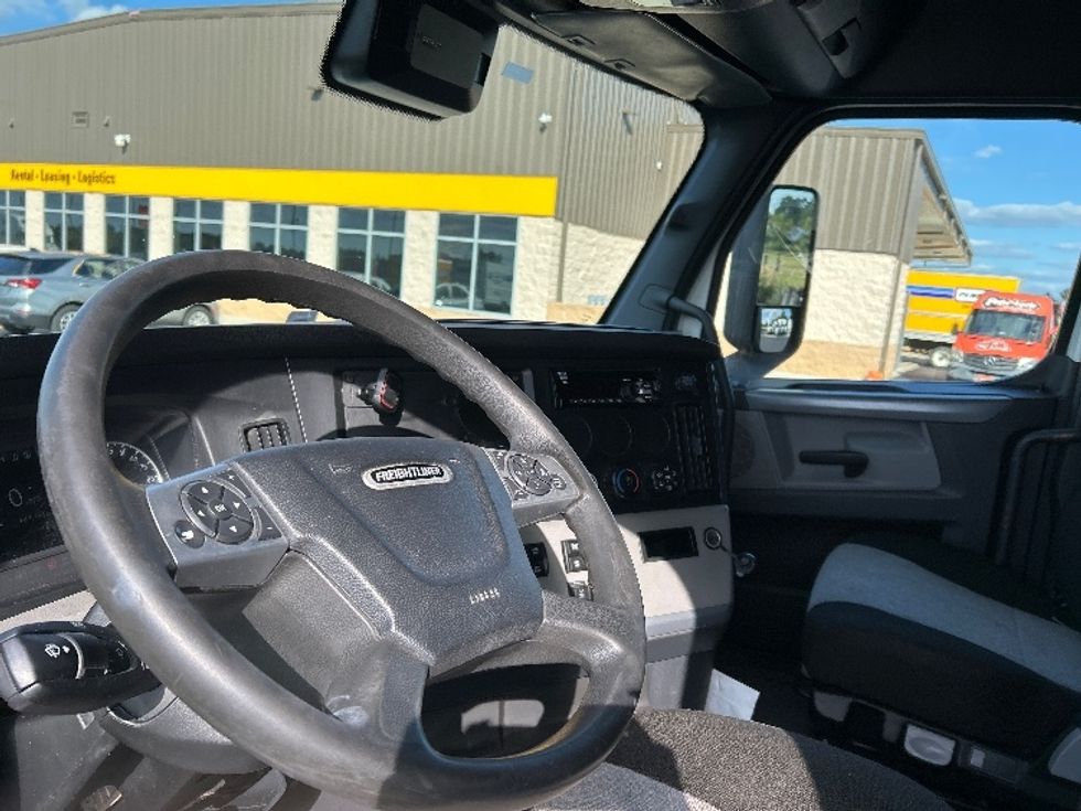 Sleeper Tractor-Heavy Duty Tractors-Freightliner-2022-T12664ST-Lowell-AR-403,362\n\t\tmiles-$ 81,000 - Image 10