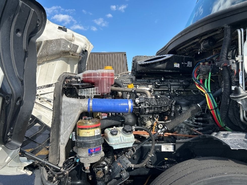 Sleeper Tractor-Heavy Duty Tractors-Freightliner-2022-T12664ST-Lowell-AR-403,362\n\t\tmiles-$ 81,000 - Image 21