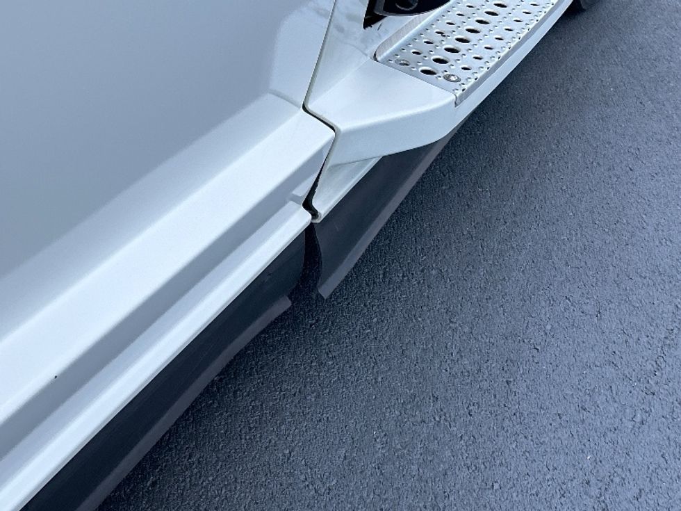 Sleeper Tractor-Heavy Duty Tractors-Freightliner-2022-T12664ST-Lowell-AR-403,362\n\t\tmiles-$ 81,000 - Image 22