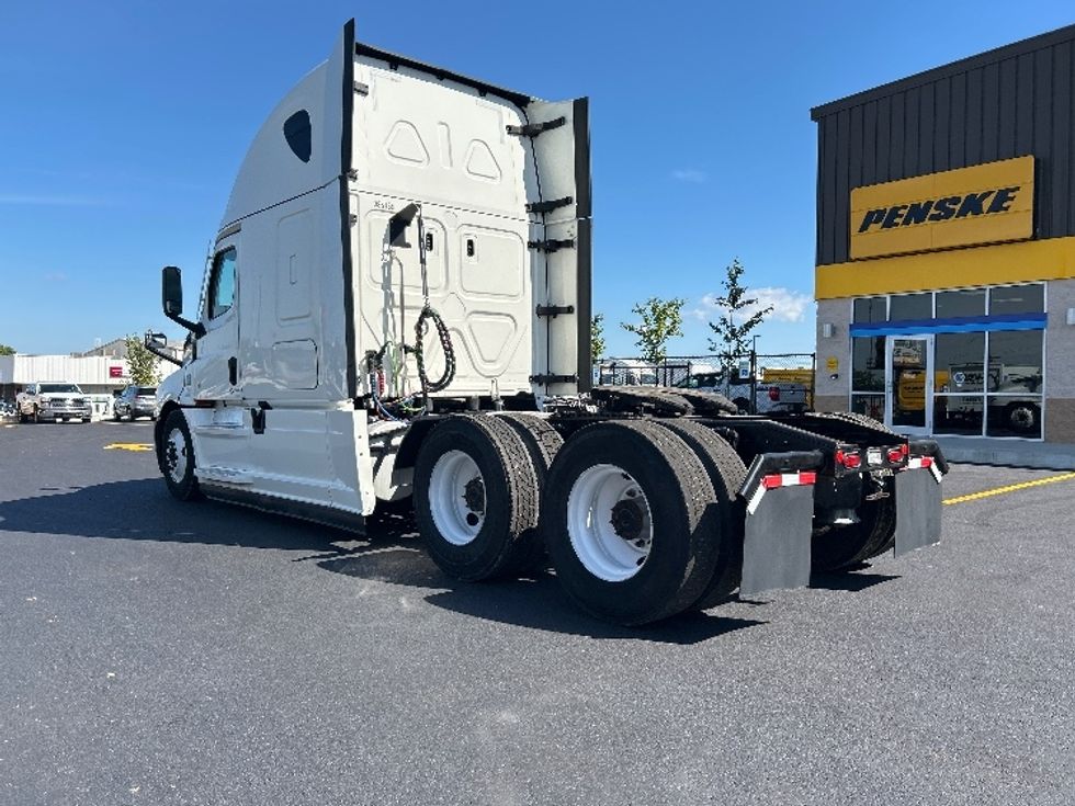 Sleeper Tractor-Heavy Duty Tractors-Freightliner-2022-T12664ST-Lowell-AR-403,362\n\t\tmiles-$ 81,000 - Image 5
