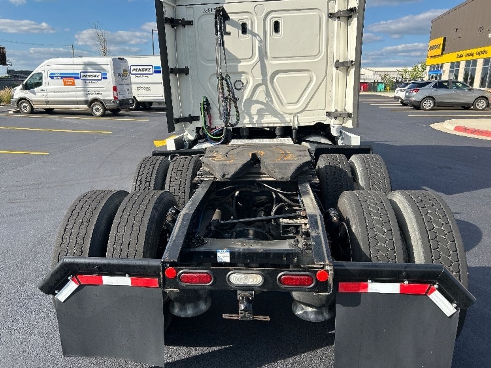 Sleeper Tractor-Heavy Duty Tractors-Freightliner-2022-T12664ST-Lowell-AR-403,362\n\t\tmiles-$ 81,000 - Image 6