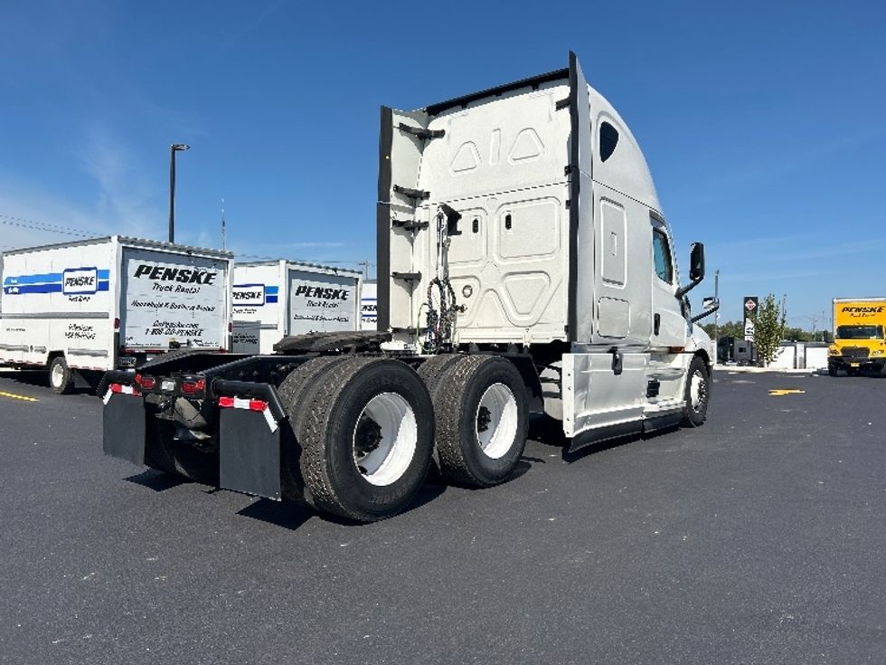 Sleeper Tractor-Heavy Duty Tractors-Freightliner-2022-T12664ST-Lowell-AR-403,362\n\t\tmiles-$ 81,000 - Image 7