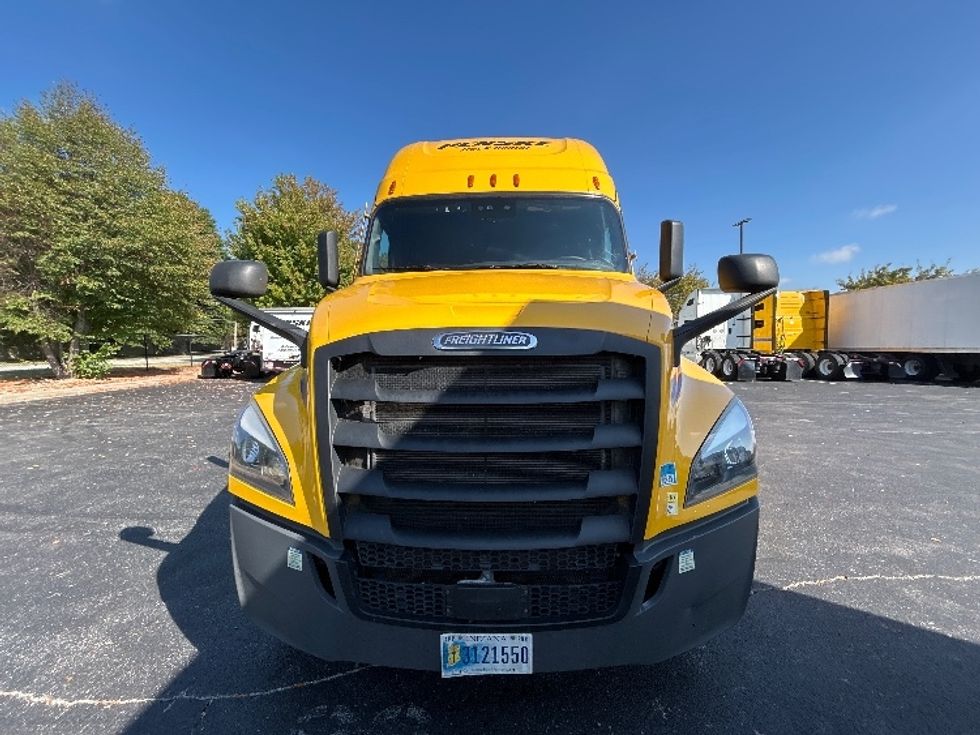 Sleeper Tractor-Heavy Duty Tractors-Freightliner-2022-T12664ST-Lowell-AR-460,911\n\t\tmiles-$ 71,000 - Image 2