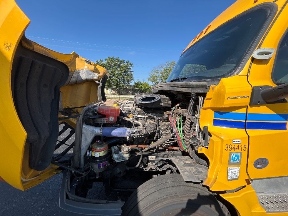 Sleeper Tractor-Heavy Duty Tractors-Freightliner-2022-T12664ST-Lowell-AR-460,911\n\t\tmiles-$ 71,000 - Image 21