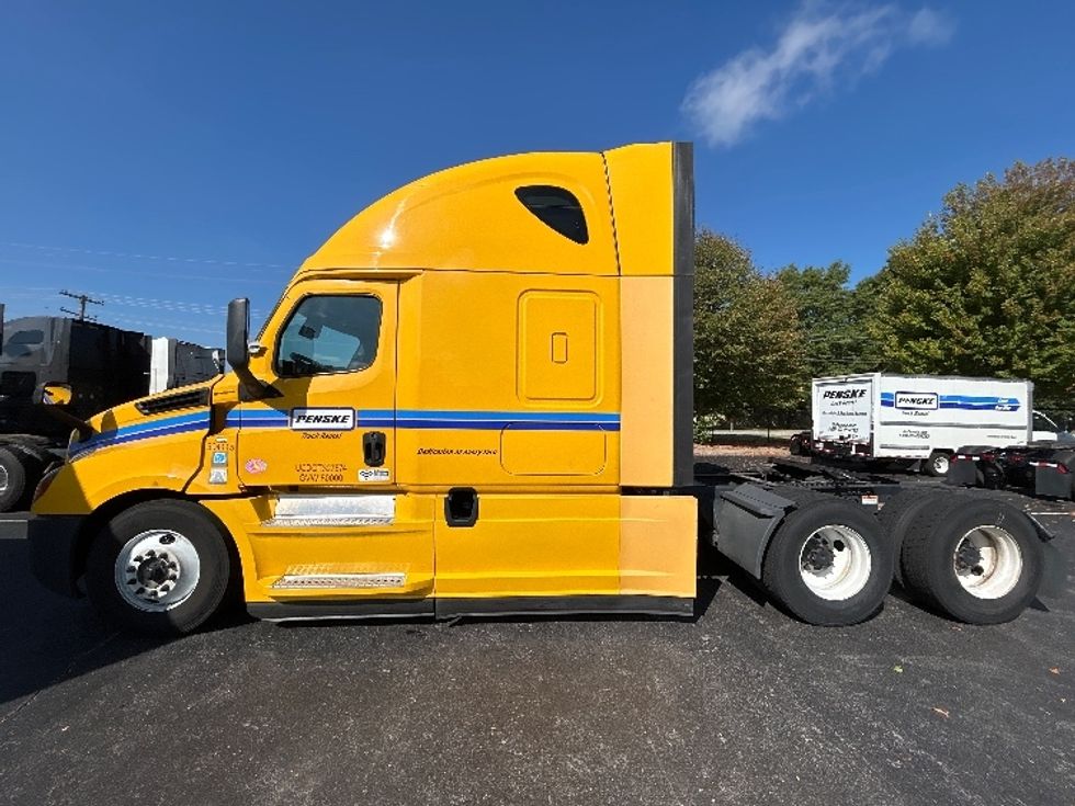 Sleeper Tractor-Heavy Duty Tractors-Freightliner-2022-T12664ST-Lowell-AR-460,911\n\t\tmiles-$ 71,000 - Image 4