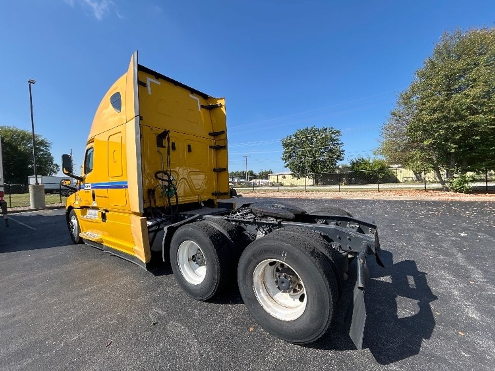 Sleeper Tractor-Heavy Duty Tractors-Freightliner-2022-T12664ST-Lowell-AR-460,911\n\t\tmiles-$ 71,000 - Image 5