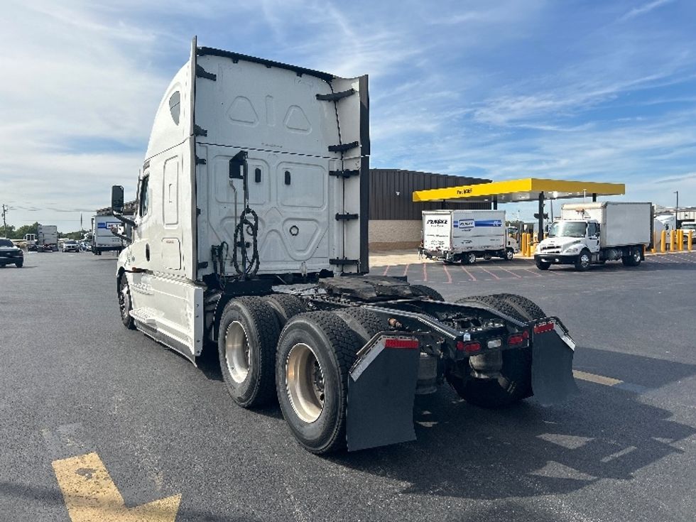 Sleeper Tractor-Heavy Duty Tractors-Freightliner-2022-T12664ST-Lowell-AR-492,833\n\t\tmiles-$ 82,000 - Image 5