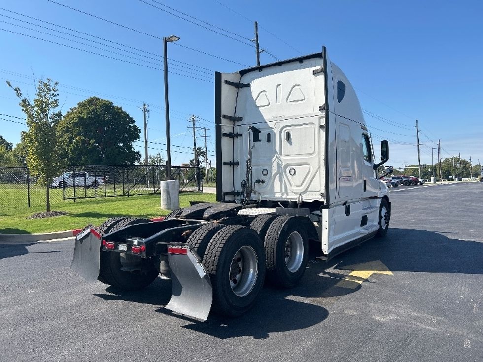 Sleeper Tractor-Heavy Duty Tractors-Freightliner-2022-T12664ST-Lowell-AR-492,833\n\t\tmiles-$ 82,000 - Image 7