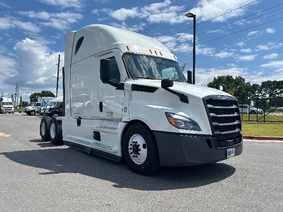 Sleeper Tractor-Heavy Duty Tractors-Freightliner-2022-T12664ST-Lowell-AR-602,025\n\t\tmiles-$ 63,000 - Image 1