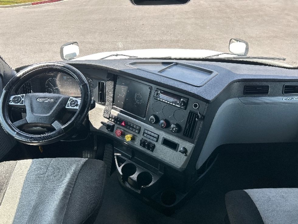Sleeper Tractor-Heavy Duty Tractors-Freightliner-2022-T12664ST-Lowell-AR-602,025\n\t\tmiles-$ 63,000 - Image 12