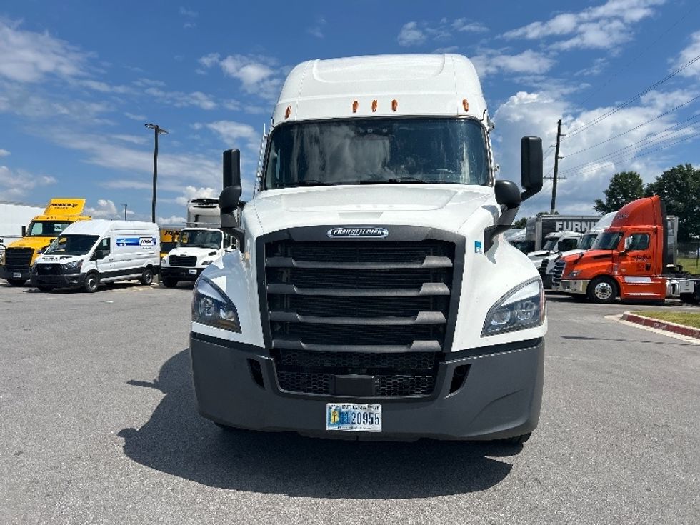 Sleeper Tractor-Heavy Duty Tractors-Freightliner-2022-T12664ST-Lowell-AR-602,025\n\t\tmiles-$ 63,000 - Image 2