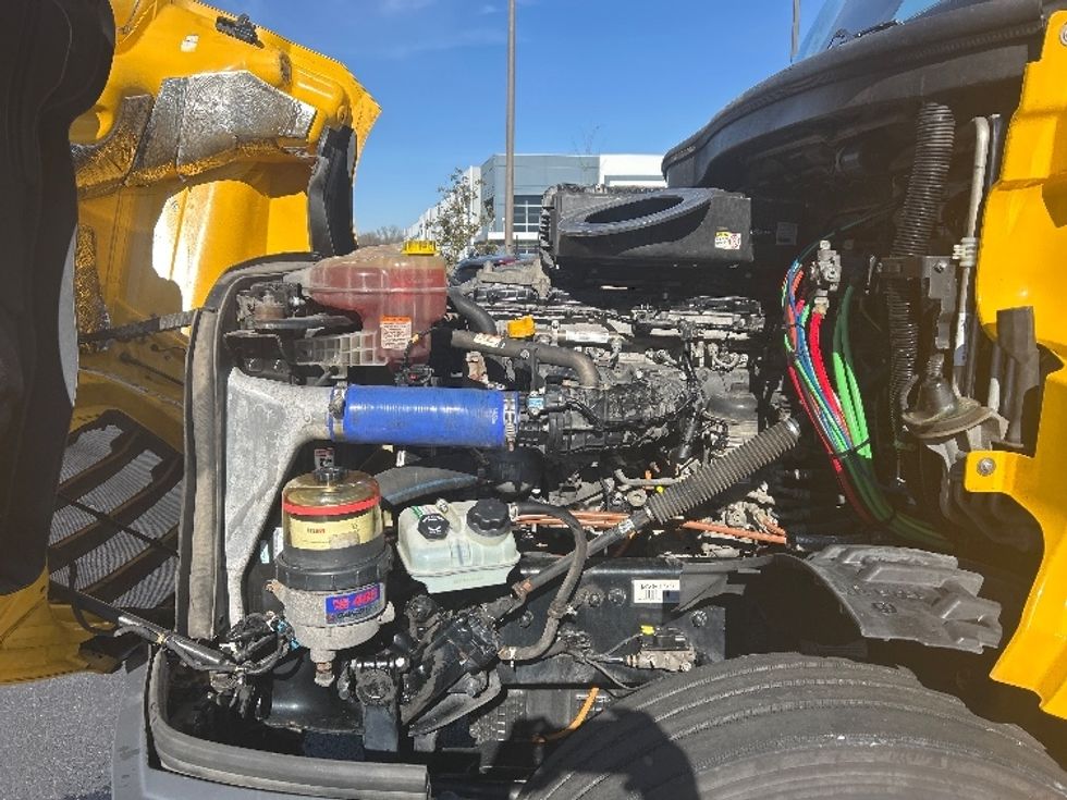 Sleeper Tractor-Heavy Duty Tractors-Freightliner-2022-T12664ST-Madison-AL-385,770\n\t\tmiles-$ 75,500 - Image 20