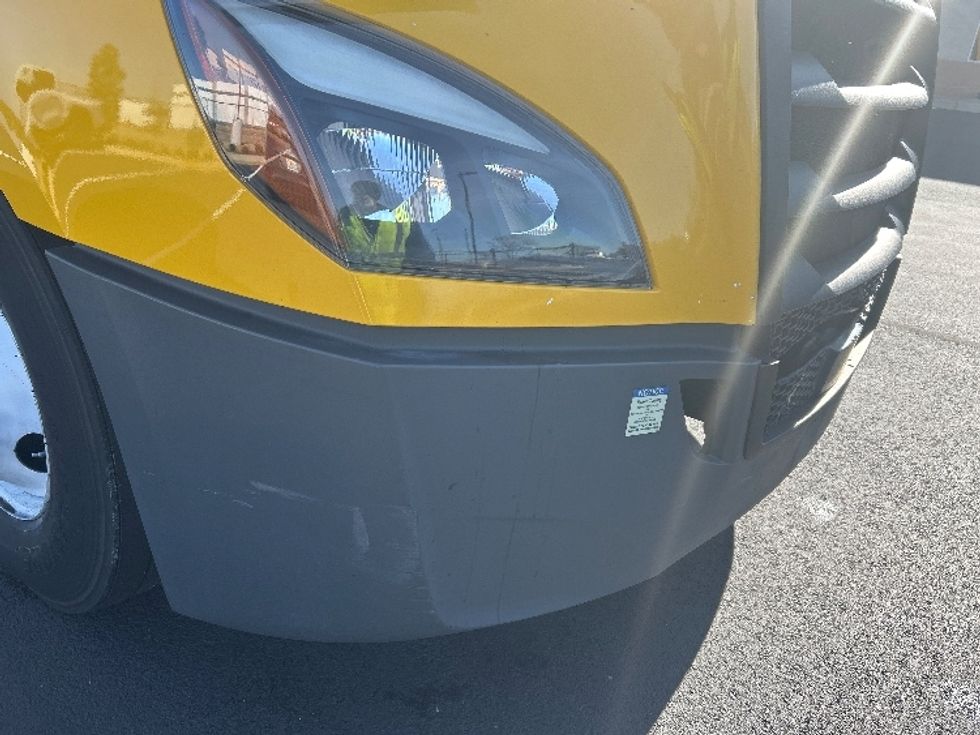 Sleeper Tractor-Heavy Duty Tractors-Freightliner-2022-T12664ST-Madison-AL-385,770\n\t\tmiles-$ 75,500 - Image 23