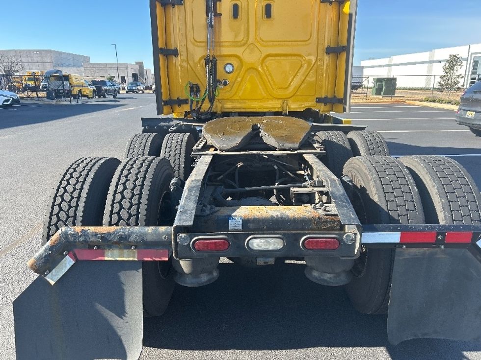 Sleeper Tractor-Heavy Duty Tractors-Freightliner-2022-T12664ST-Madison-AL-385,770\n\t\tmiles-$ 75,500 - Image 6