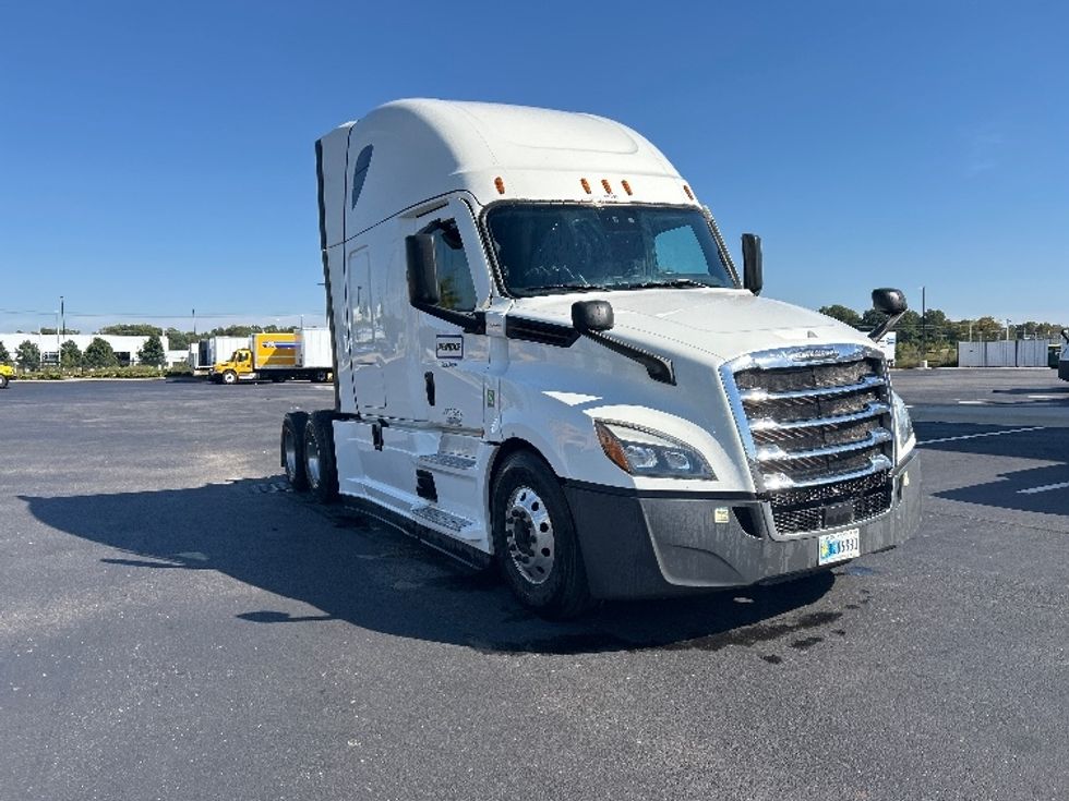 Sleeper Tractor-Heavy Duty Tractors-Freightliner-2022-T12664ST-Madison-AL-447,119\n\t\tmiles-$ 88,000 - Image 1