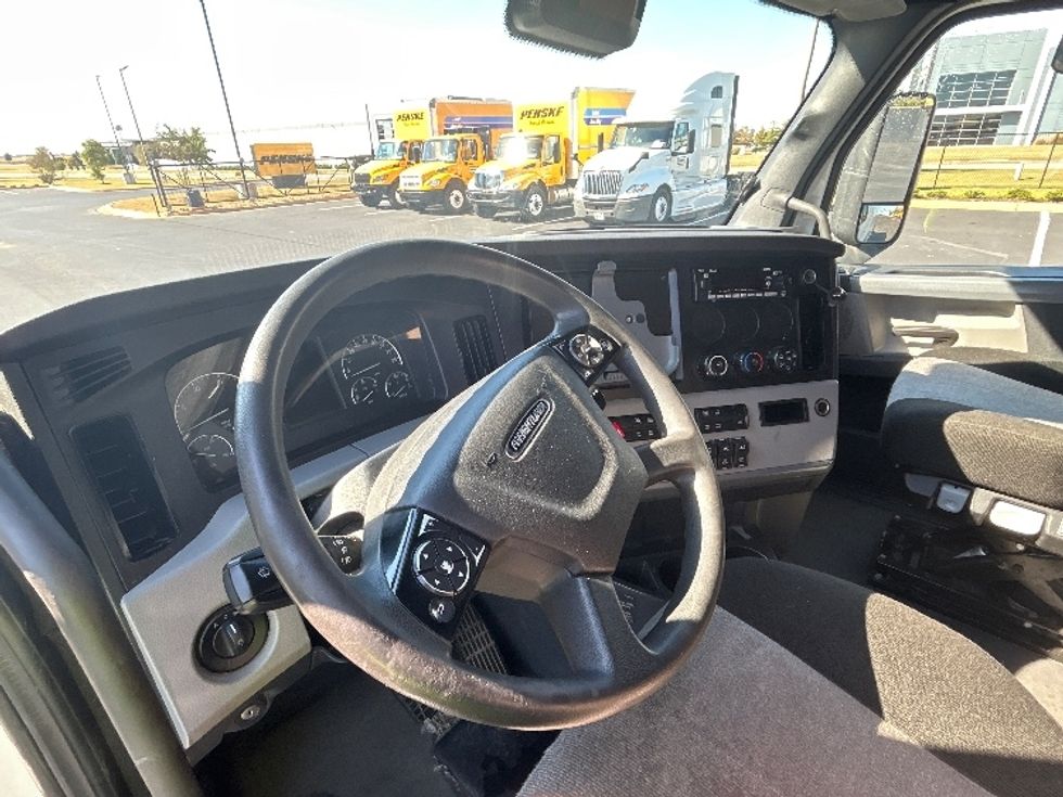 Sleeper Tractor-Heavy Duty Tractors-Freightliner-2022-T12664ST-Madison-AL-447,119\n\t\tmiles-$ 88,000 - Image 10