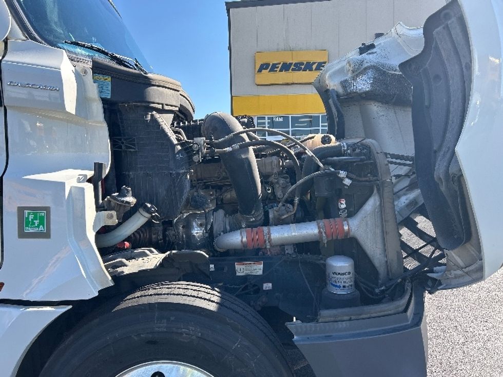 Sleeper Tractor-Heavy Duty Tractors-Freightliner-2022-T12664ST-Madison-AL-447,119\n\t\tmiles-$ 88,000 - Image 19