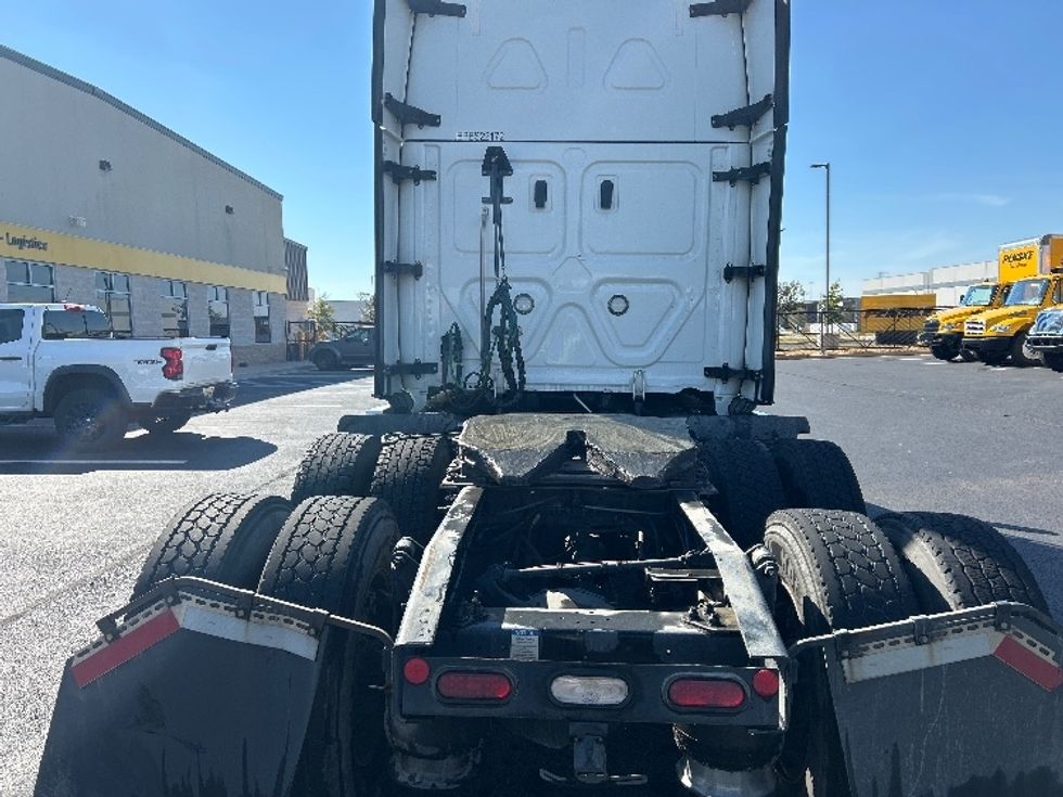Sleeper Tractor-Heavy Duty Tractors-Freightliner-2022-T12664ST-Madison-AL-447,119\n\t\tmiles-$ 88,000 - Image 6