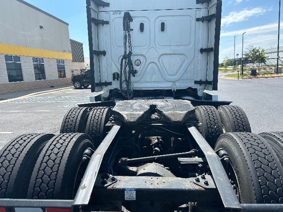 Sleeper Tractor-Heavy Duty Tractors-Freightliner-2022-T12664ST-Madison-AL-571,181\n\t\tmiles-$ 62,000 - Image 6
