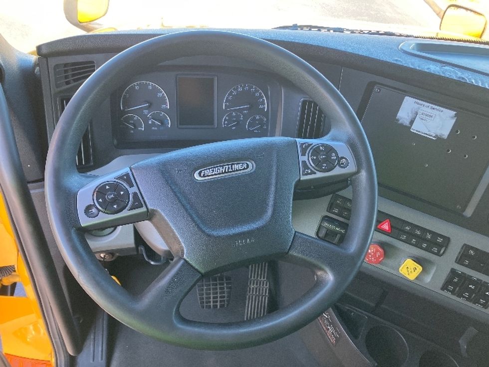 Sleeper Tractor-Heavy Duty Tractors-Freightliner-2022-T12664ST-Madison-AL-608,223\n\t\tmiles-$ 56,250 - Image 11