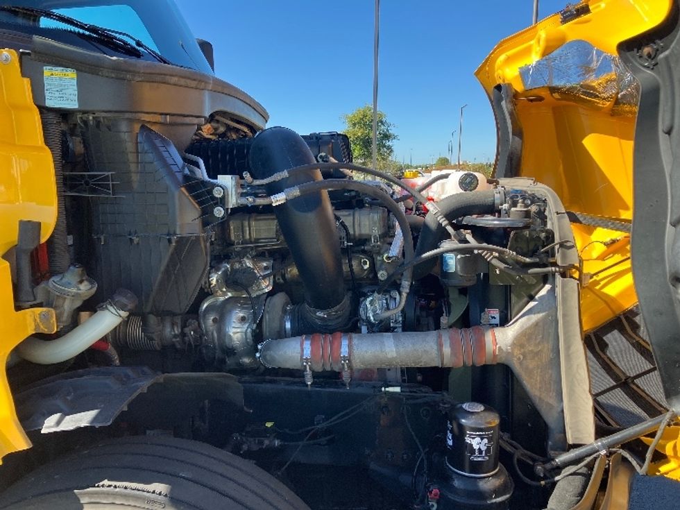 Sleeper Tractor-Heavy Duty Tractors-Freightliner-2022-T12664ST-Madison-AL-608,223\n\t\tmiles-$ 56,250 - Image 21