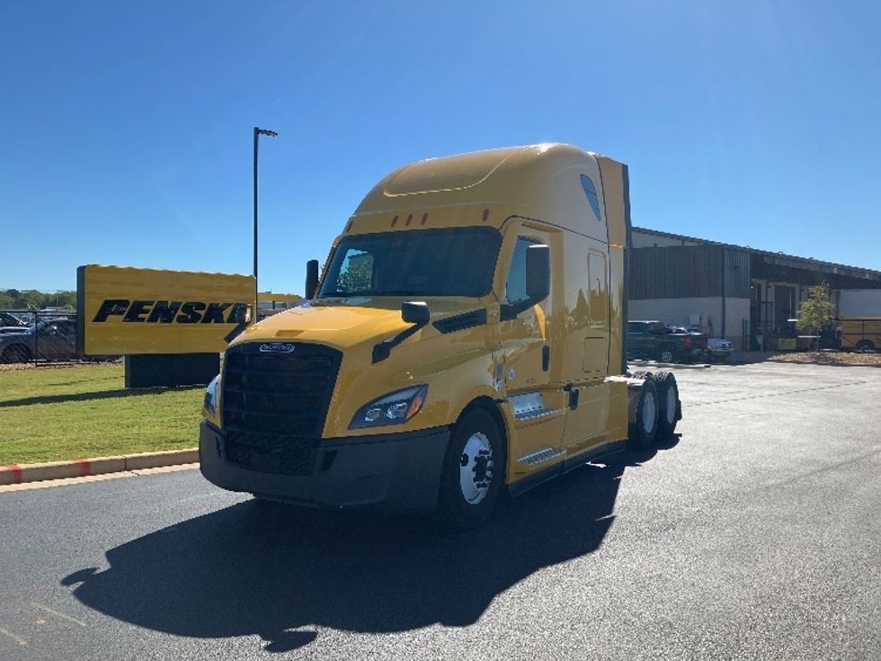 Sleeper Tractor-Heavy Duty Tractors-Freightliner-2022-T12664ST-Madison-AL-608,223\n\t\tmiles-$ 56,250 - Image 3